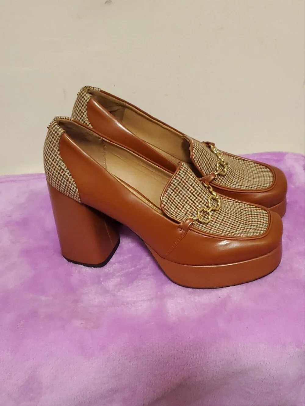 Sam & Libby Tan Brown Platform Block Heel Loafers with Gold Chain